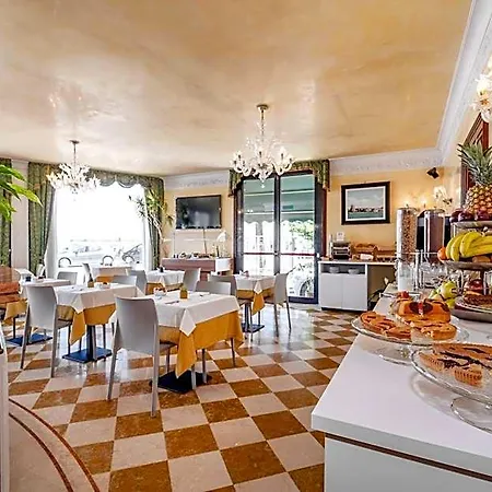 Panorama Hotel 4*